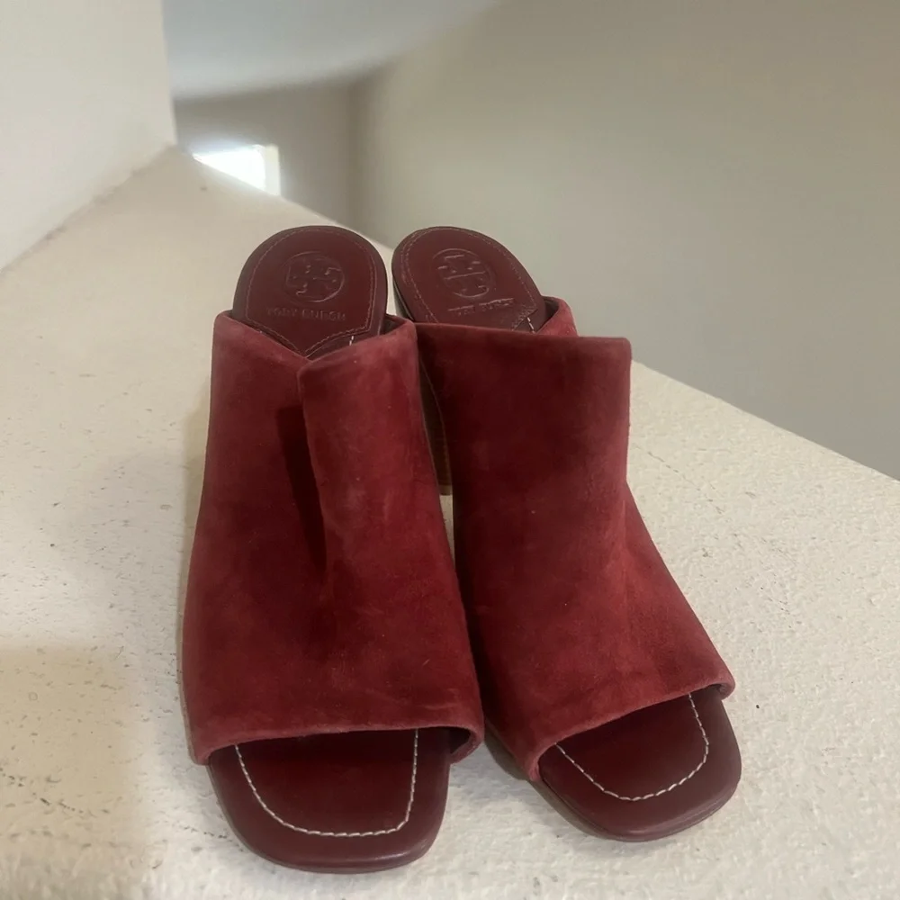 Tory Burch Maroon Red Ellis Suede Thick Heeled Mules Sandals Open Toes‎ Size 7